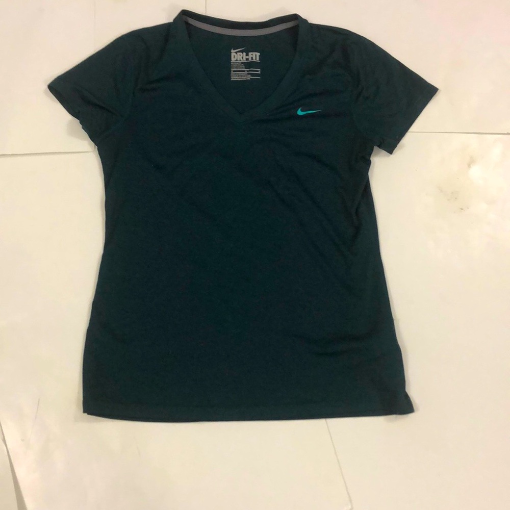 Nike Dri Fit M Top Dark Green V-neck Short Sleeve Logo crest Excellent condition